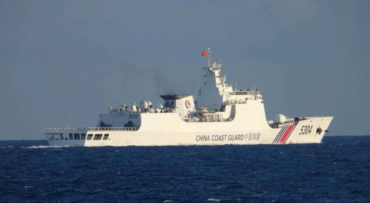 求锤得锤！菲律宾抱怨中国海警舰驶出十段线，紧贴吕宋岛来回航行。近期菲律宾一直