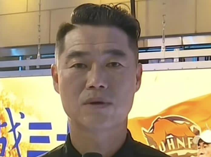不管山东泰山队比赛输赢如何，俱乐部这三位重要人物的发型，还是值得表扬的，非常注重
