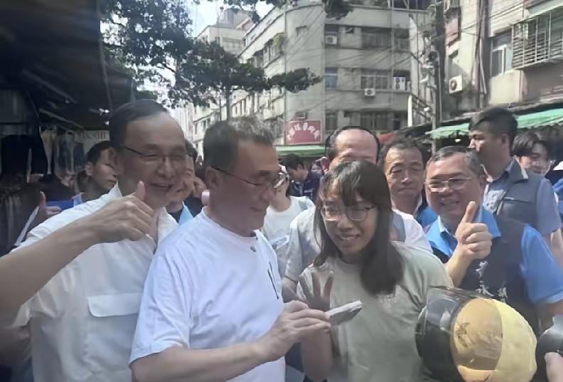 朱立伦振臂一呼，李四川证实即将与郑丽文、周锡玮同台，蓝营或大势已成了。10月