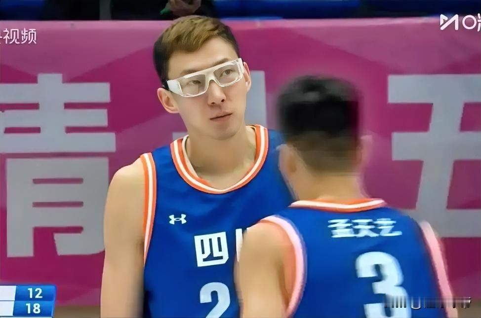 有钱就有动力，周琦在全运会爆砍24分18篮板大胜对手63分!在今天下午进行的