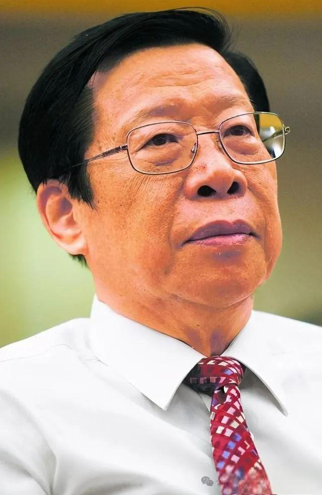 1993年，中央电视台台长杨伟光未经允许下，擅自做了个重大决定，在《新闻联播》播