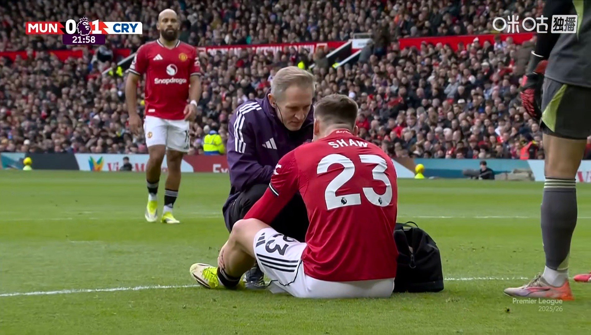 卡里克执教以来，这是最糟糕的半场比赛。核心问题是，当对手深度收缩，曼联无法主打反