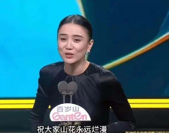 宋佳拿下白玉兰最佳女主角后，杨天真发文：“是你的就是你的。”这一句话让网友们品出