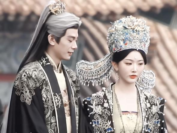 承德太子妃烧长信王妃和他儿子，是特意选的，不是盲选的。因为她要给承德太子报仇