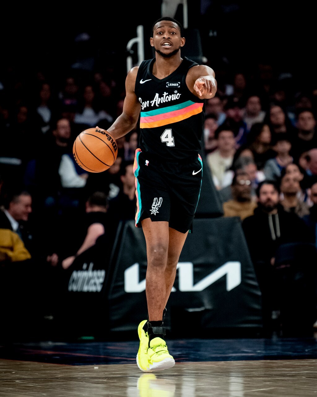 全场比赛结束！马刺客场89-114不敌尼克斯，结束11连胜马刺（43-17）：文