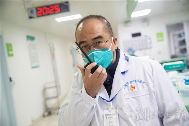 选择不同，结局也定然不同！张定宇医生比蔡磊早一年得了这个病，而蔡磊跟他的境况却