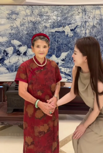 真的对杨子前婆婆挺失望的。想当初，黄圣依在婆家尽心尽力，婆婆也曾对外宣称把她当亲
