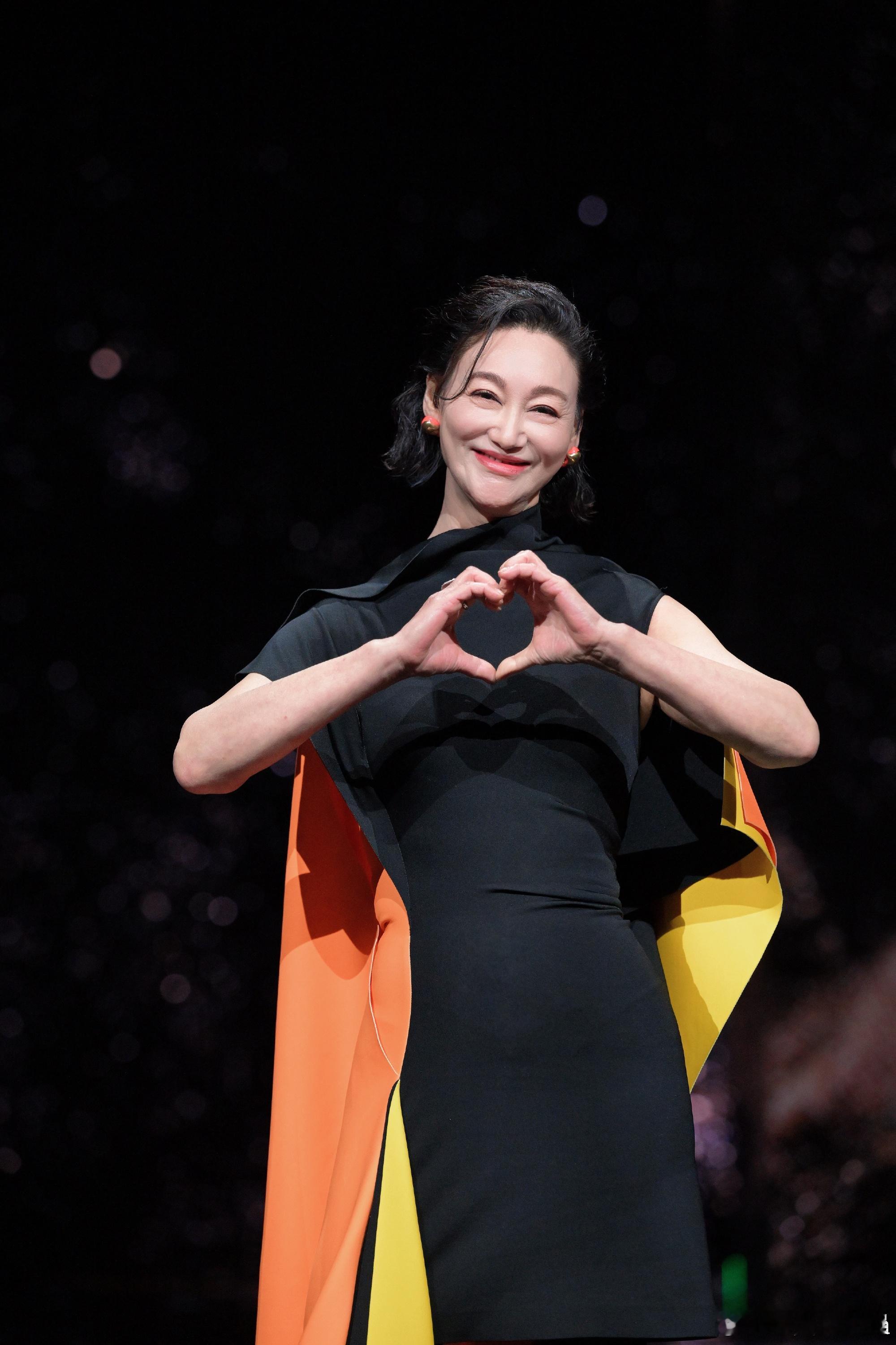 惠英红要给张凌赫晋升位份太可爱了！张凌赫说不满足当惠英红的18号宝贝，红姐马上