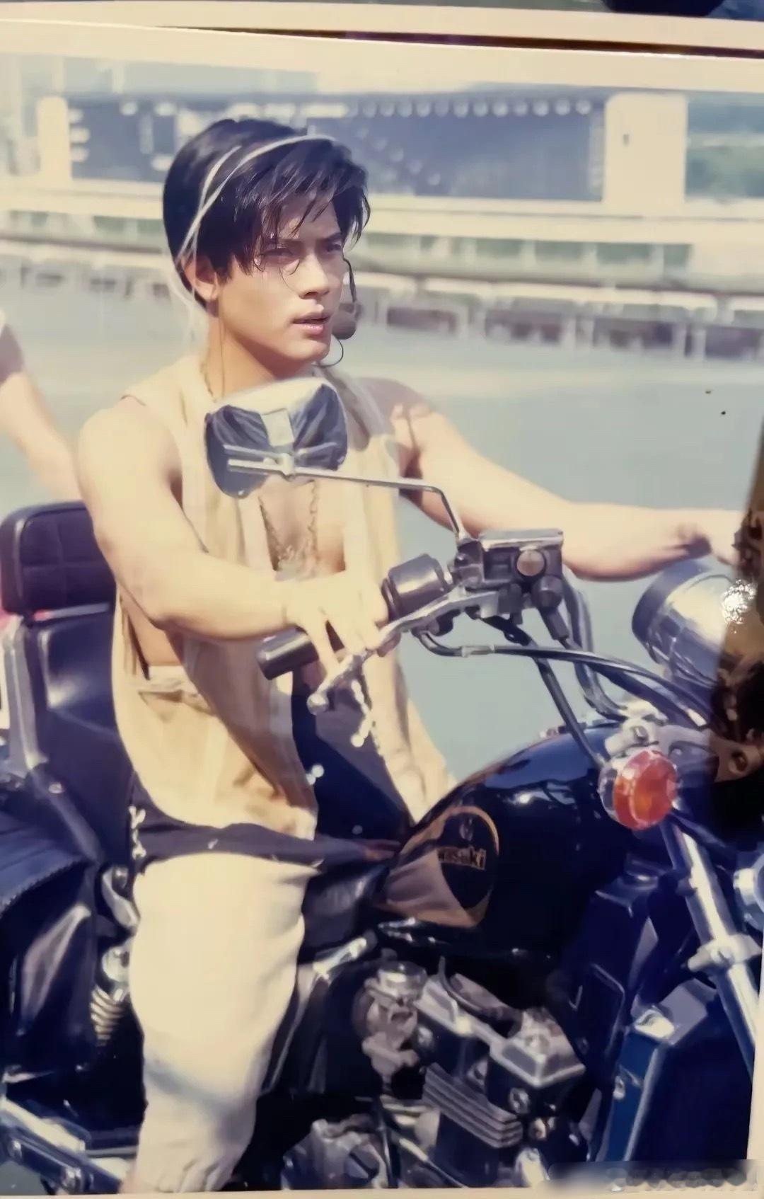 郭富城早年拍摄的光阳机车广告画面，这个广告让他在1990年一炮而红。