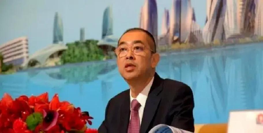 夏海钧把香港山顶豪宅挂牌8200万港币甩卖，账面直接亏掉7800万，买家还没过户