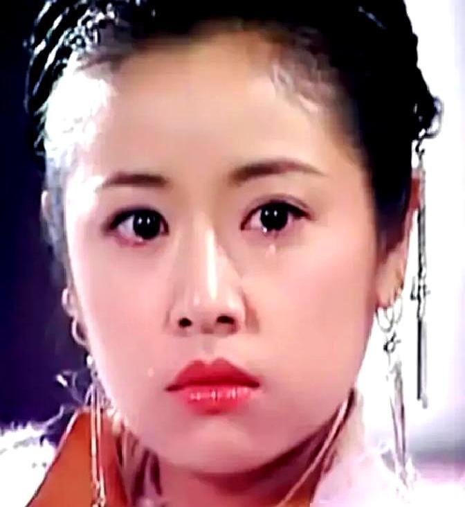 林心如万万没想到，自己在家竟活成了容嬷嬷。女儿看《还珠格格》一脸嫌弃，转头