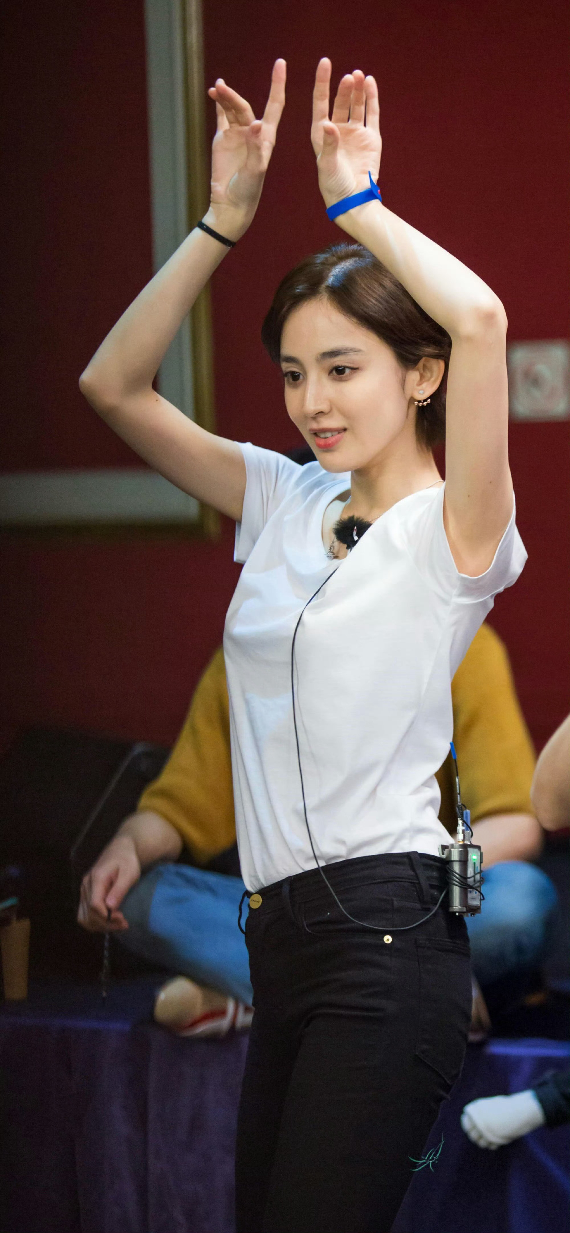 娜扎娜扎穿圆领也显胖娜扎