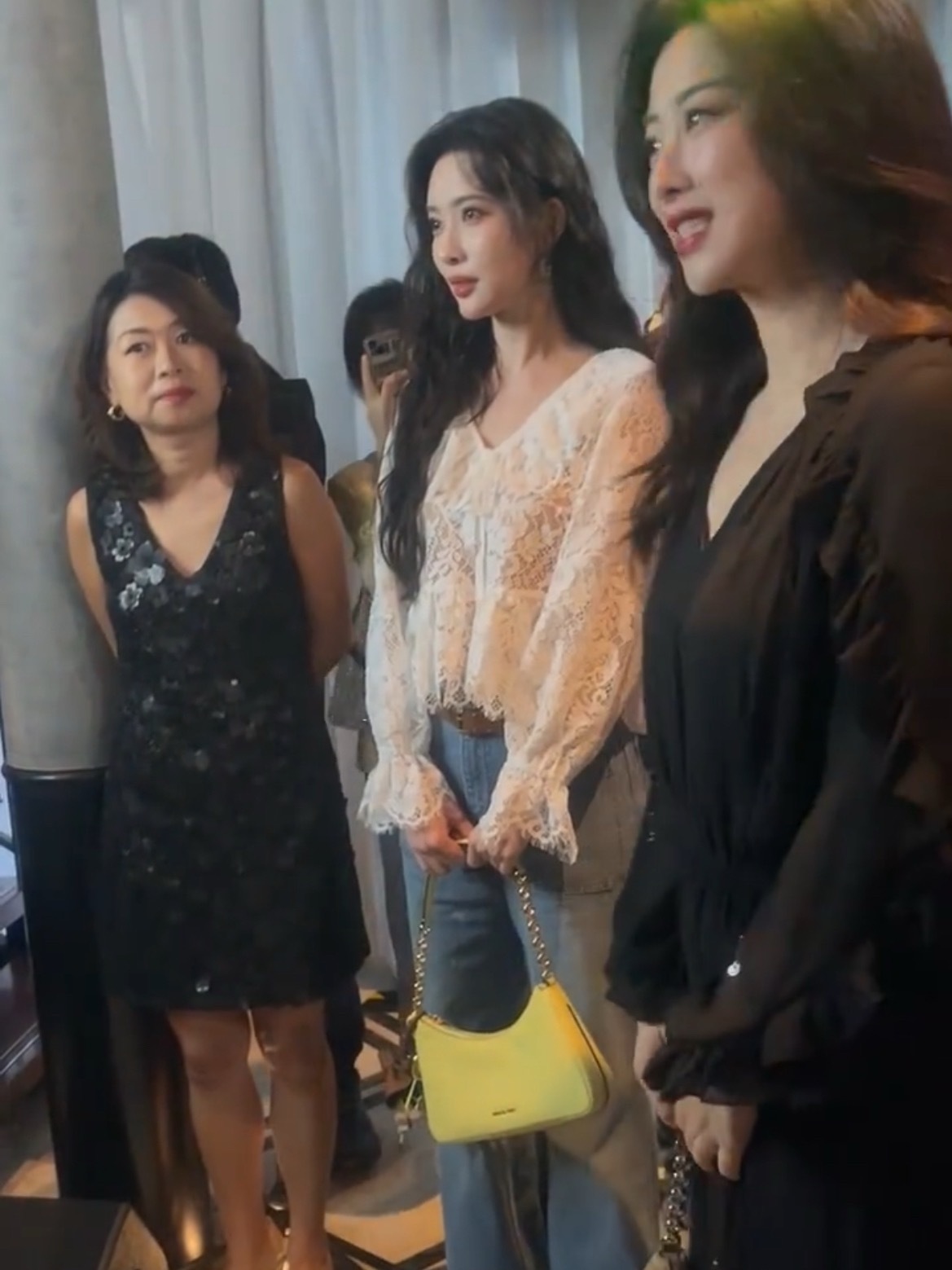 孟子义朱珠同框。孟姐这个眼神什么意思