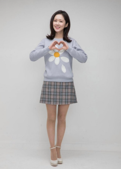 张娜拉个子不高，腿型真的美，气质加分！​​​