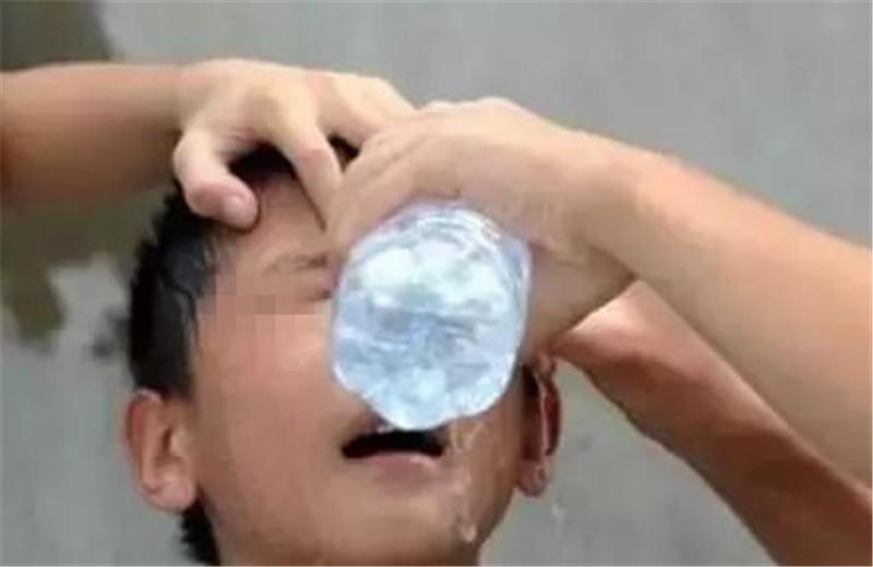 干燥剂, 危险指数“五颗星”, 宝妈们要看好孩子!