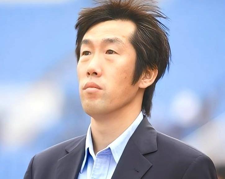 换帅投票像赌马，赔率最高的卡帕泽也只剩四成胜算，国足却还在问“谁来救”。四位候