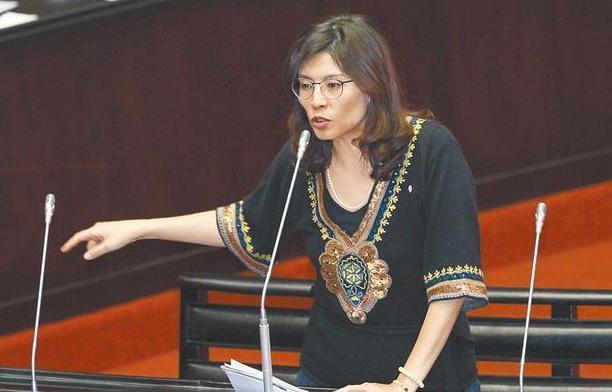 没想到郑丽文竟然提出了这样犀利的问题！她说，如果有一天，台湾真的和解放军对上了，