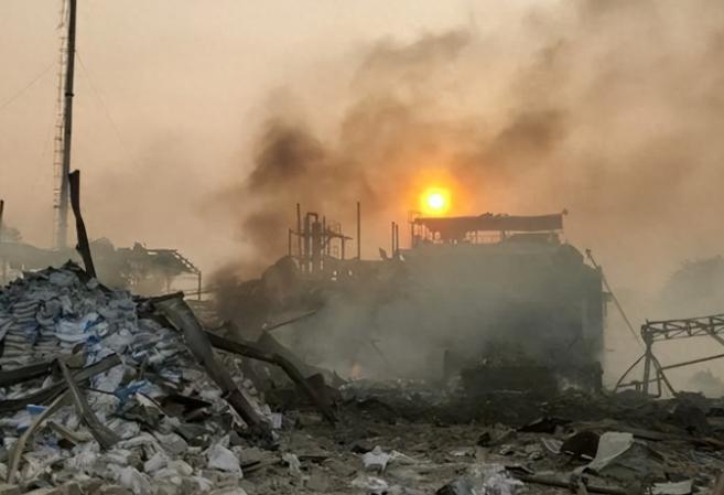 巴基斯坦最近简直倒霉到家了，一边在西边跟极端分子拼得头破血流刚牺牲6个士兵，另一