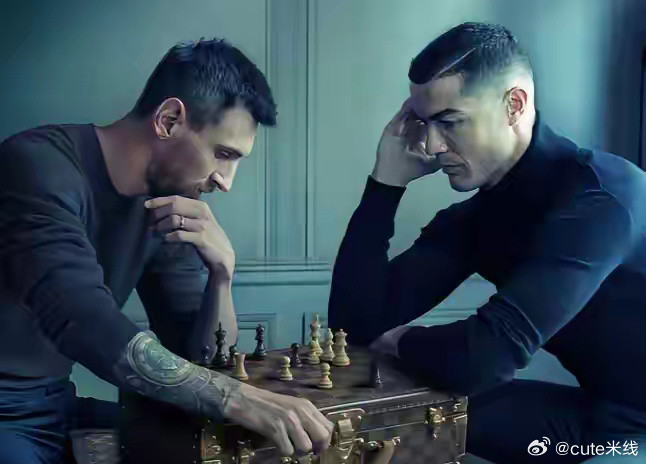 为什么球王C罗还在踢球？因为C罗为了完成史无前例的的1000球伟大工程。为什么梅