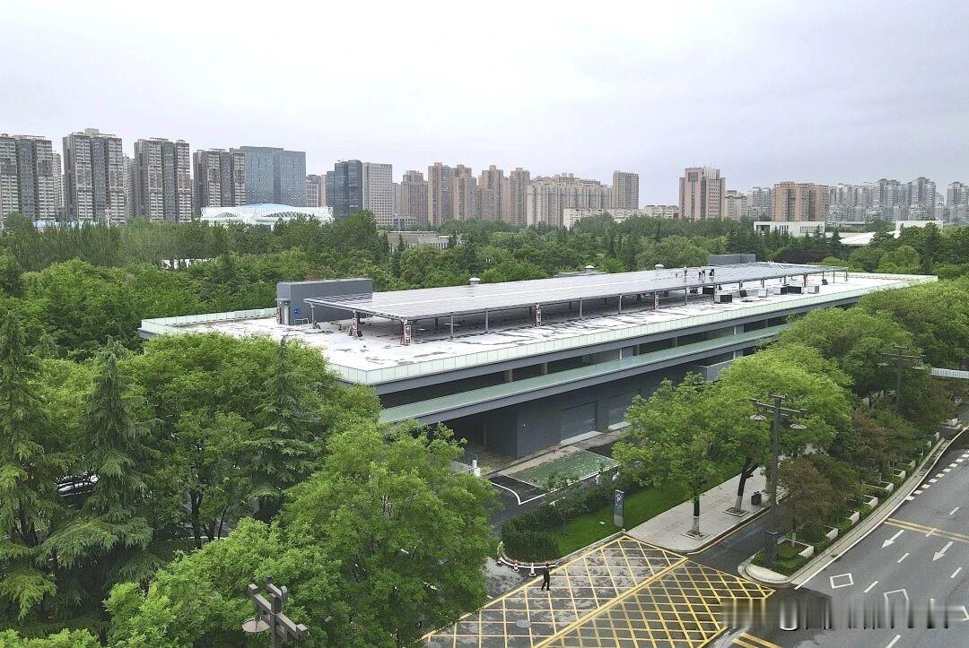 6月1日起，行政中心停车楼启用，工作日免费停2小时经常去凤城八路政务中心办事