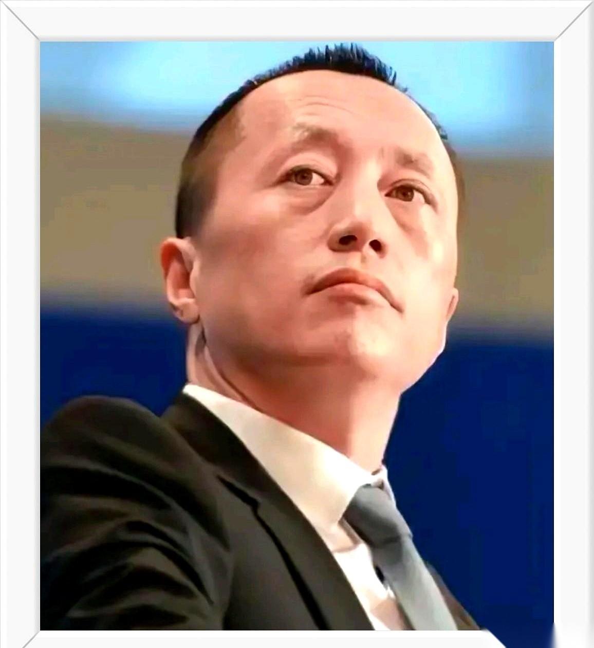 真不是人家有天眼，能掐会算，提前知道了后面地产要崩。人家就是被恶心走的。纯粹