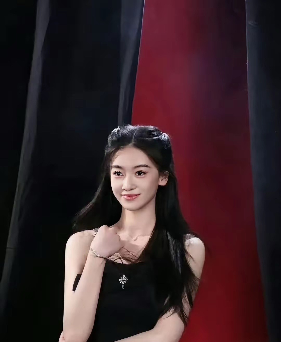 幂签的00后小花，长得也太像吴谨言了吧！​​​