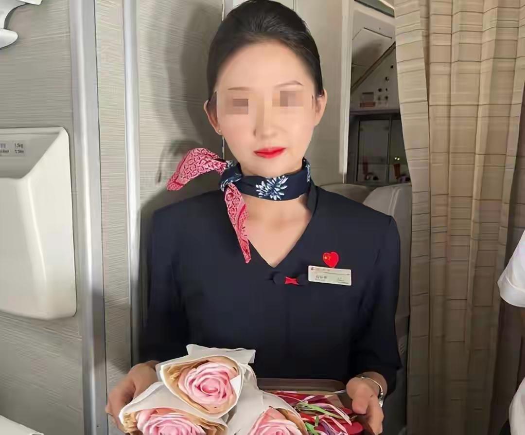 东航空姐下跪事件，我有一点怎么想都想不通，推餐车不小心发生剐蹭实属无心之举，这个