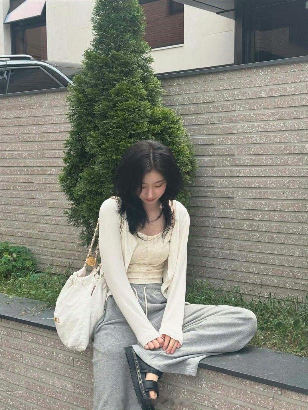 明星私服搭配ITZY李彩领💖​​​