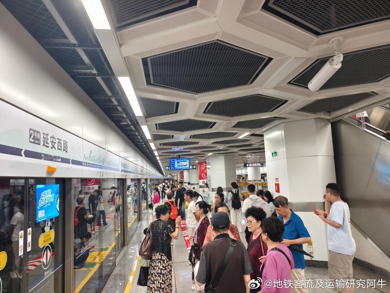 贵阳地铁2026年8月28日（周五，贵阳天气大雨转多云）晚P1：贵阳地铁2号线