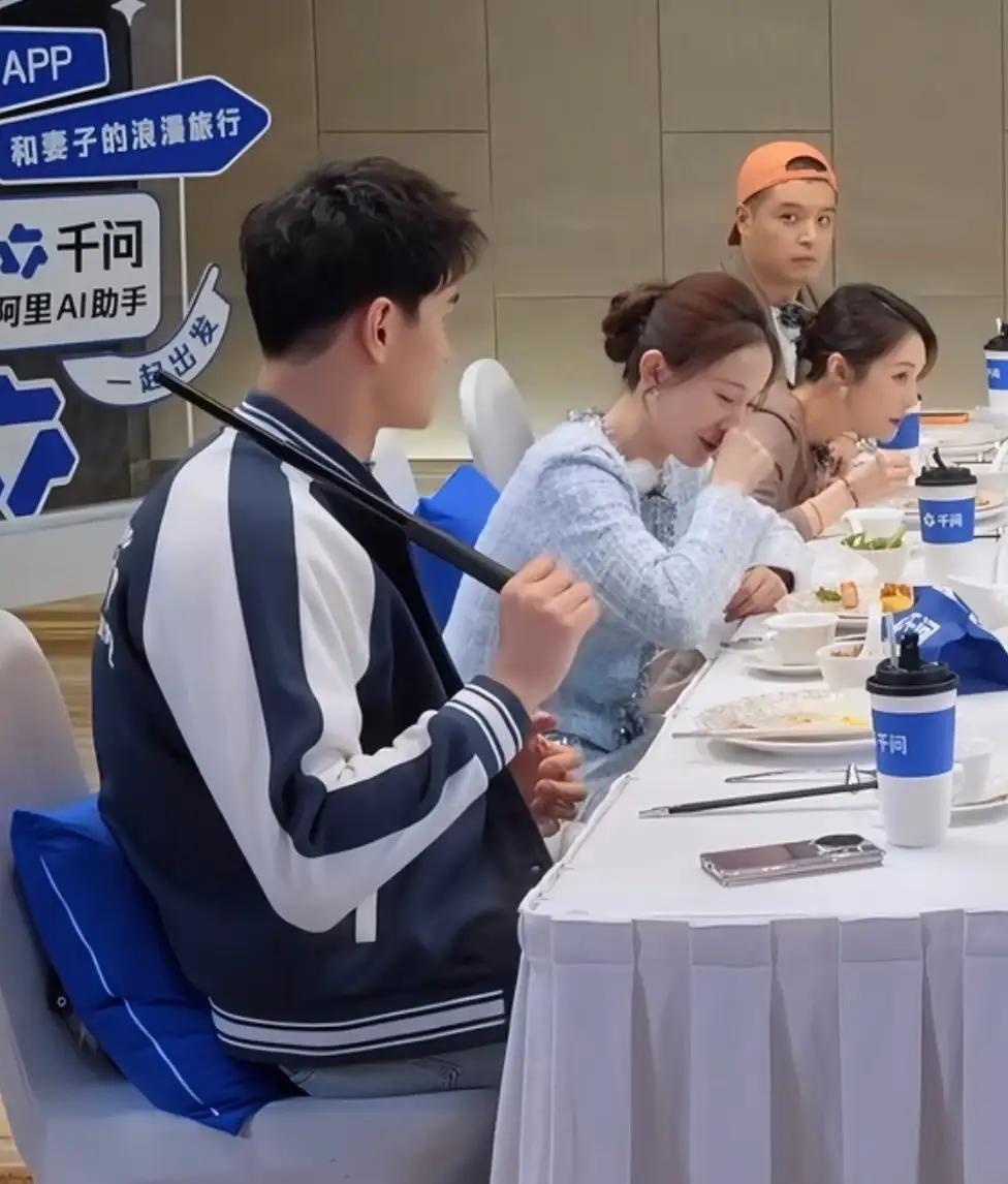 估计马頔就是妒忌孙杨了，一个小眼神就说明了一切。孙杨阳光单纯，成绩大光环多，运动