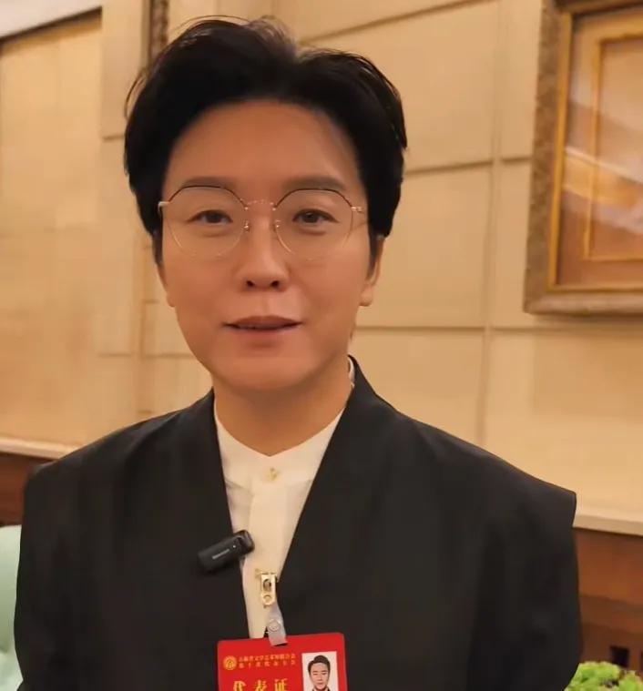 演员李玉刚成了副厅级干部？最近一段时间，这个说法在网上传得沸沸扬扬，让不少网友信