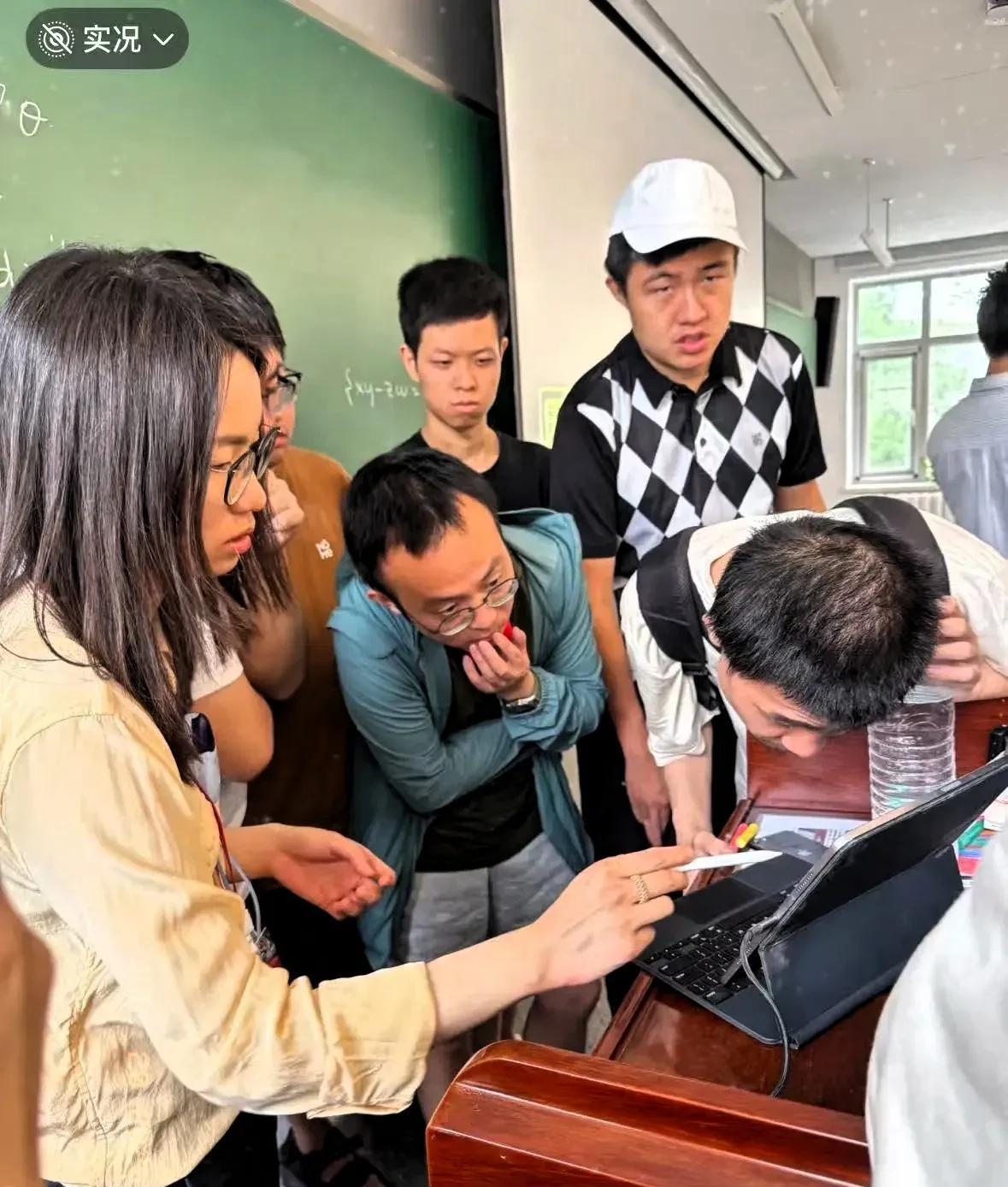 挺可惜的！！！发现了一位与韦神旗鼓相当的天才，9月份就要去法国高等科学研究所当