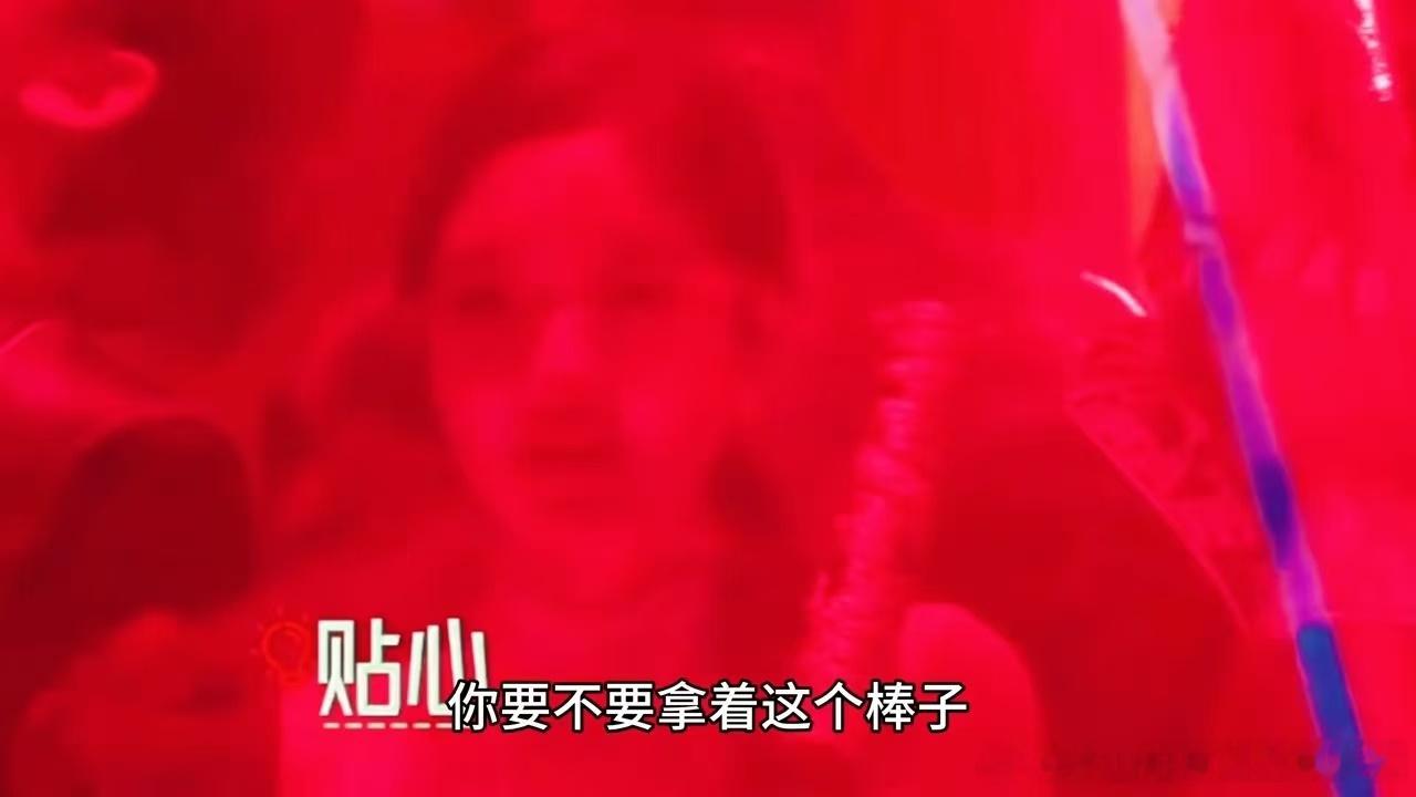 王玉雯安慰丁程鑫金靖王玉雯你们就宠丁程鑫吧开始推理吧金靖拿到零食第一个就喊小丁