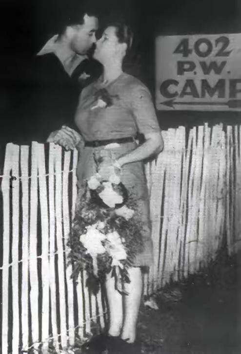 1945年，19岁的英国酒厂女工琼下班路上的匆匆一瞥，便发现了此生挚爱，那个男人