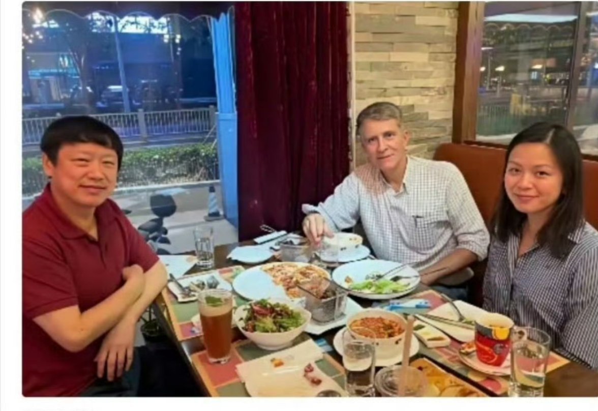 胡锡进这个人立场特别坚定，观点特别鲜明。北理工裴轶事件，他支持裴轶；艺人吸毒嫖娼，他主张宽松点给艺人