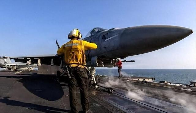 谁能想到，美军15艘顶级战舰气势汹汹地把伊朗5大港口堵了个水泄不通，全球都以为中