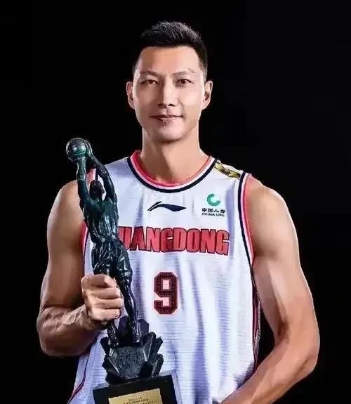名人堂会成为易建联永远无法触及的高度！名人堂，是对篮球人的一种认可！以前我觉得易