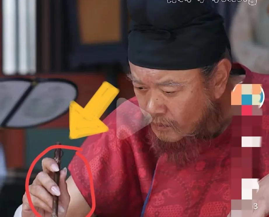 《长安的荔枝》里面一个画面看得我鸡皮疙瘩起来了！我一开始还想着这些老头也太邋遢了
