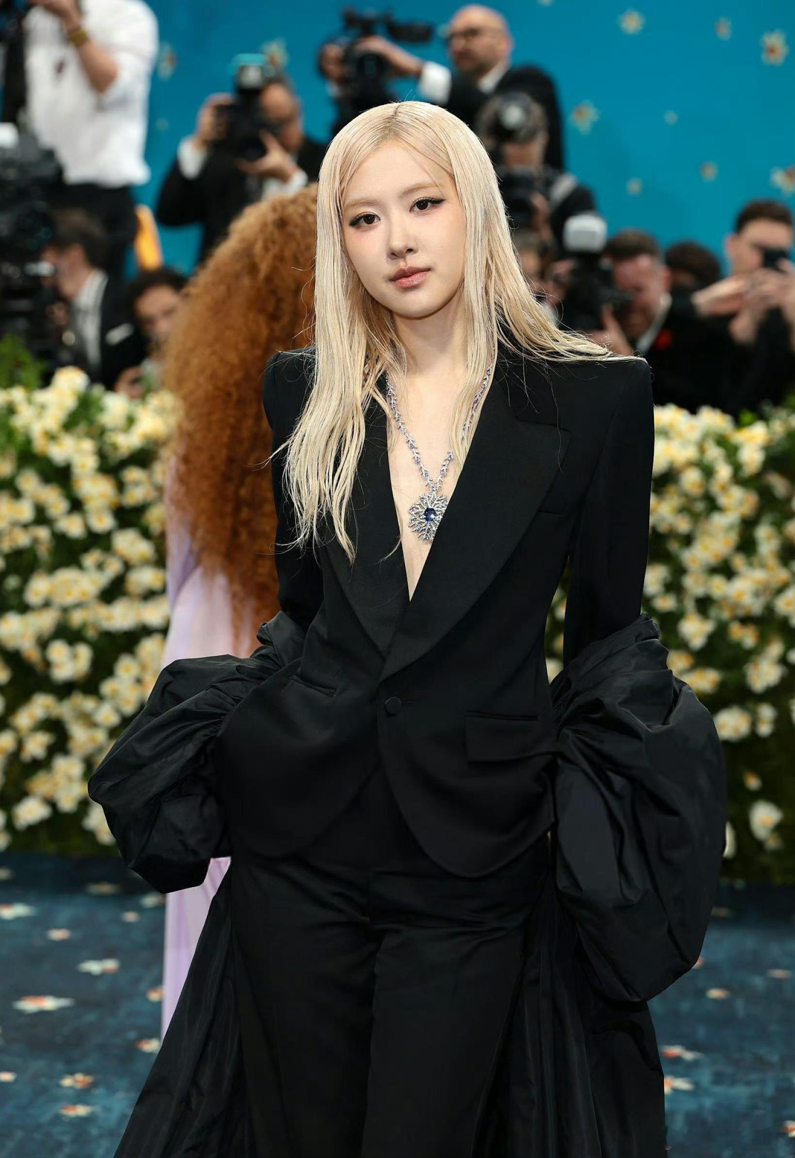 朴彩英Rosé🖤​​​