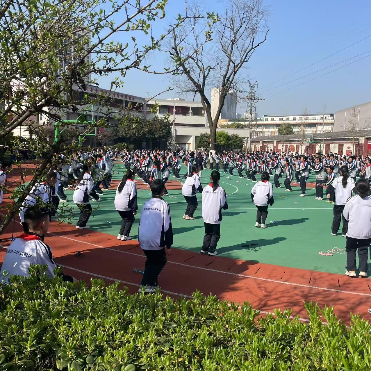 侄儿高中毕业，上了一所职业大专，学的是电焊专业，毕业前已经和一家国企签订了招聘协