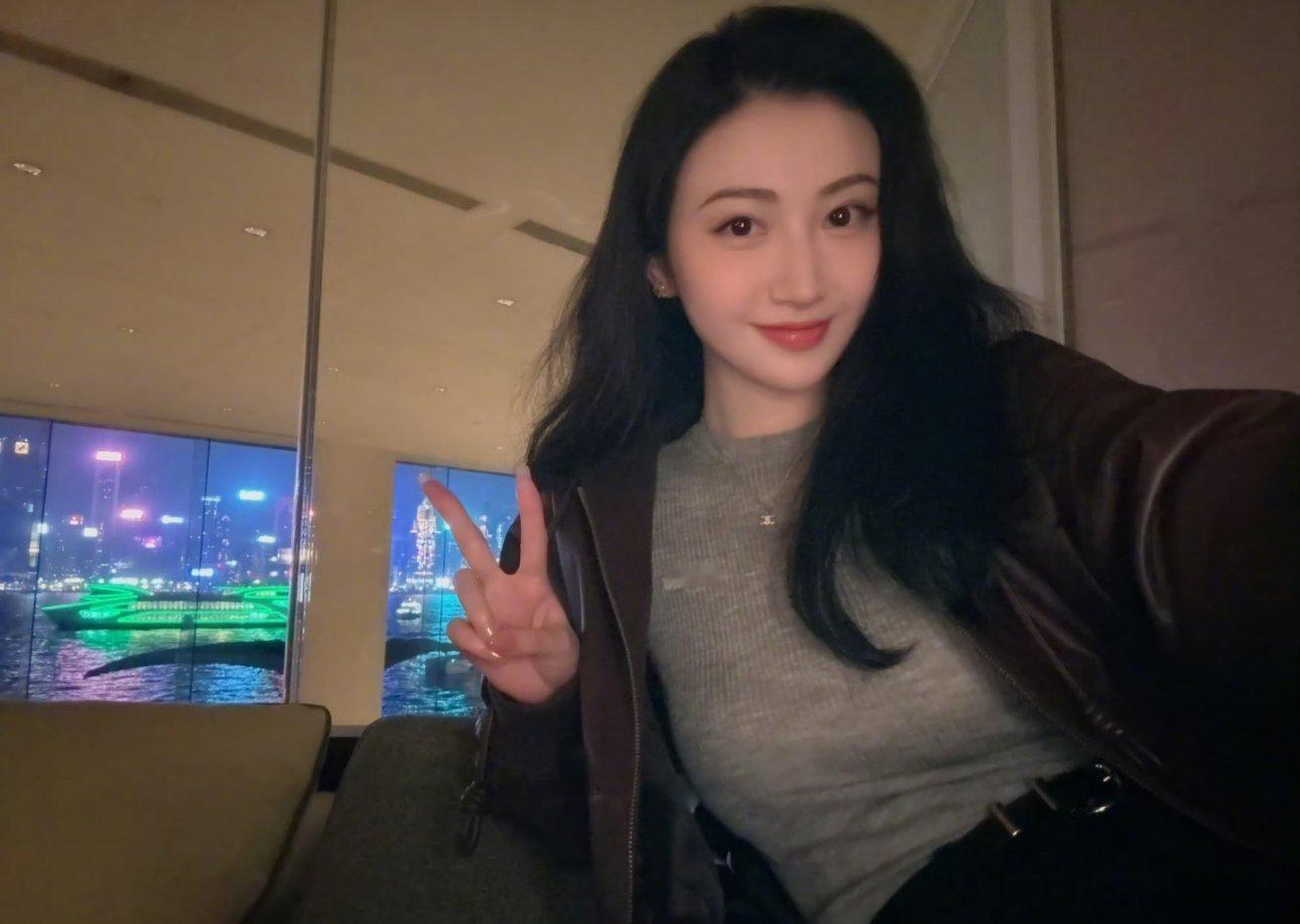 没见过的都视为新图，景甜宝好美！今日份的快乐由甜宝宝打开