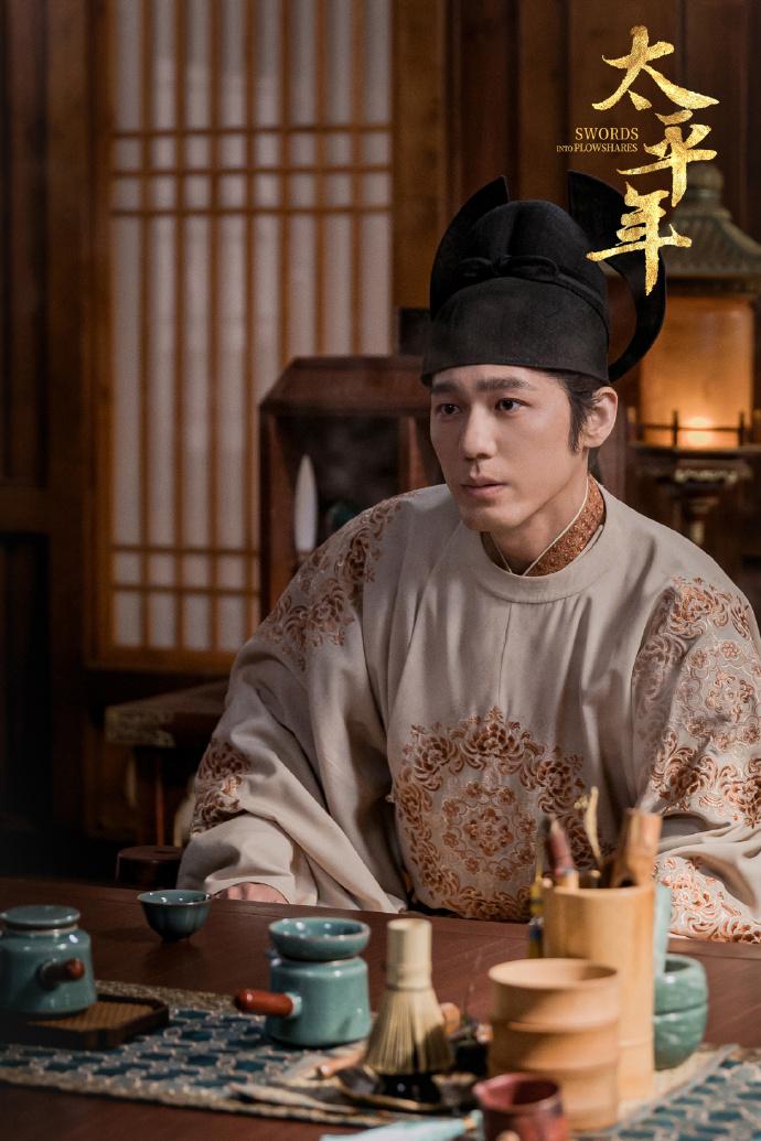 那一夜，汴京灯火通明，正是原吴越王钱弘俶六十寿宴。满座冠盖，觥筹交错，可杯中