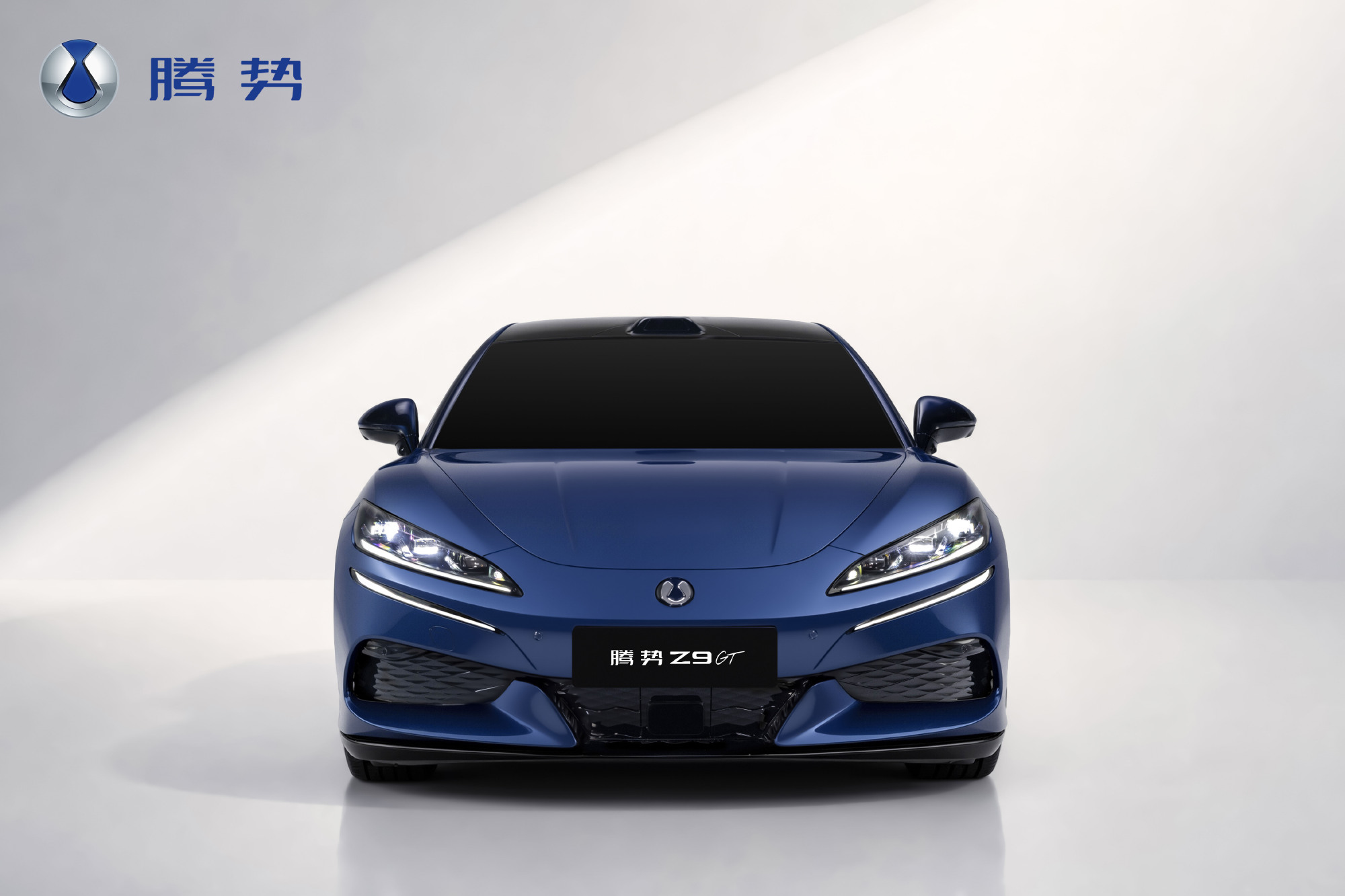 最近看到腾势 Z9GT 新上的「午夜蓝」车色，第一眼不是特别张扬，但属...