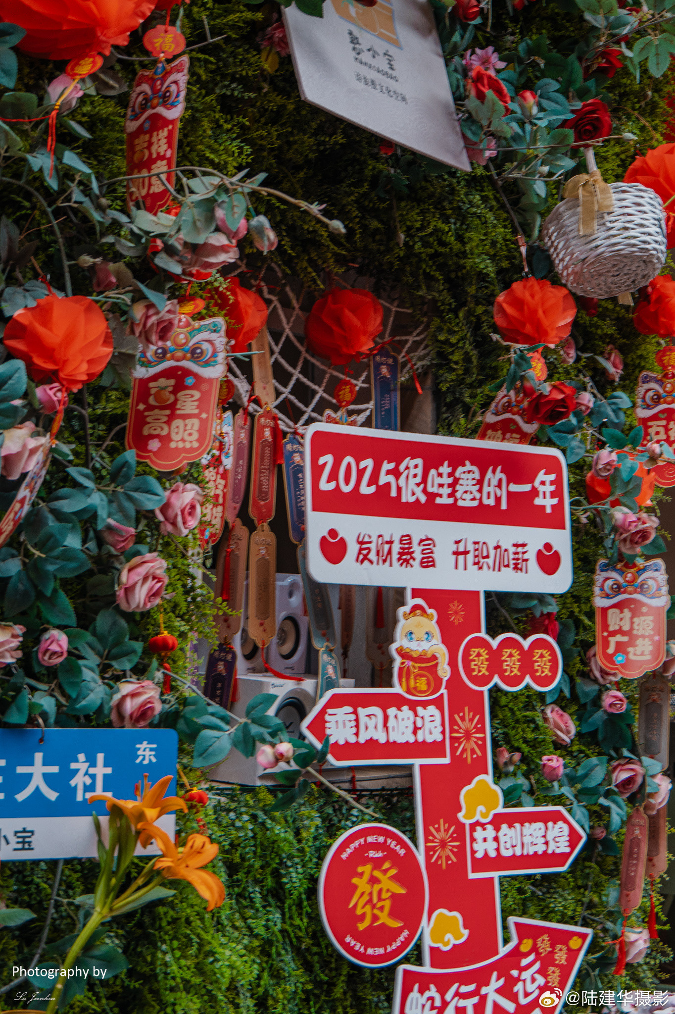 厦门集美学村，坐落于厦门集美半岛，乘坐高崎至集美学村的“海上列车”便能到达。集美