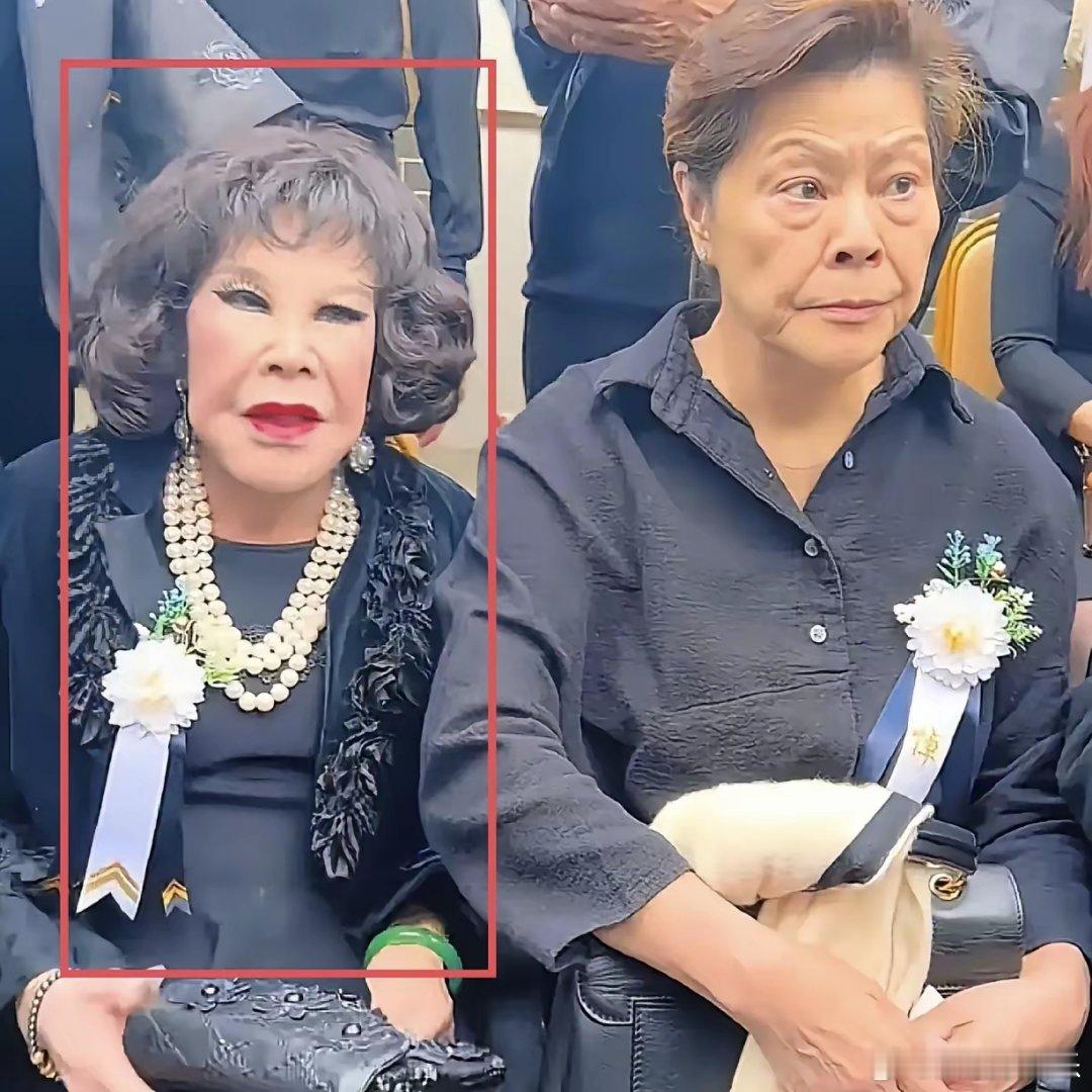 梁小龙追悼会，黄夏蕙也去了。真没想到，92岁高龄的她，居然一把年纪还如此端庄讲究