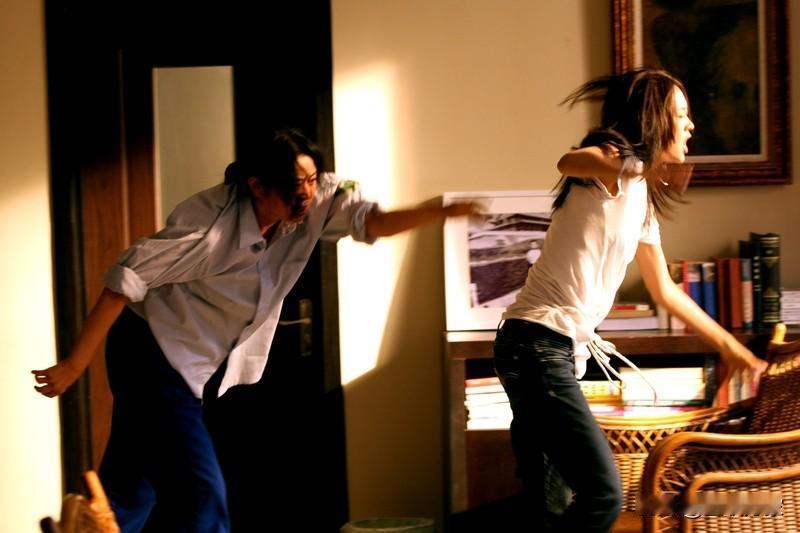 本冲着蒋欣、童瑶去看《四喜》，没想到被63岁的岳红狠狠拿捏。她演的势利婆婆一抬眼