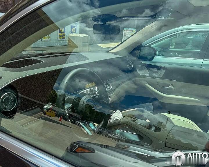 新款奔驰GLE内饰曝光你喜欢这样的大连屏内饰吗？