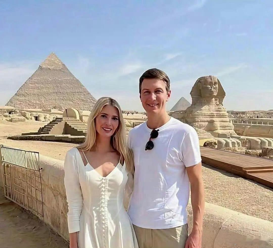 伊万卡埃及度假伊万卡一家金字塔前晒全家福！一袭白裙美得发光，和库什纳甜蜜同框，