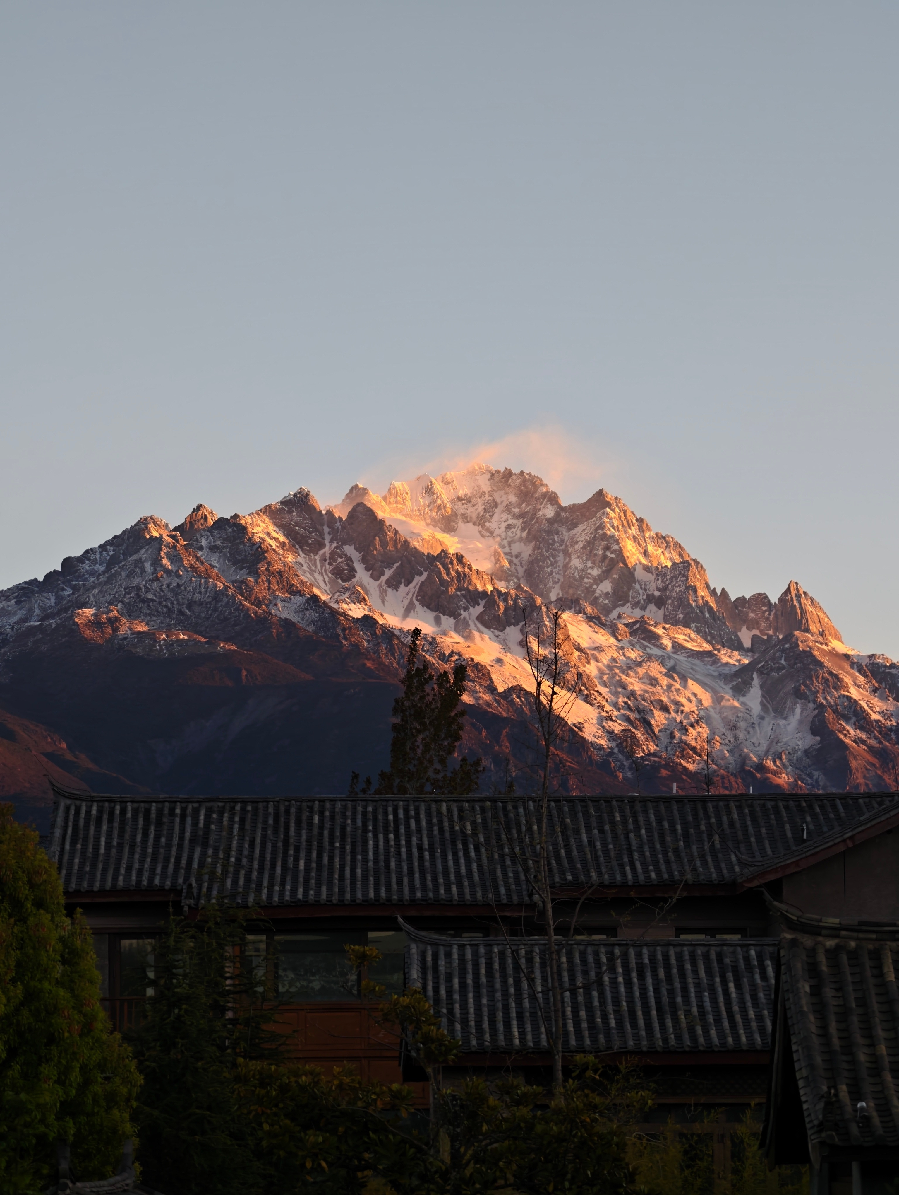 早上醒来就从酒店看到日照金山了，这也太美了吧丽江·丽江金茂隐逸酒店·凯悦臻选