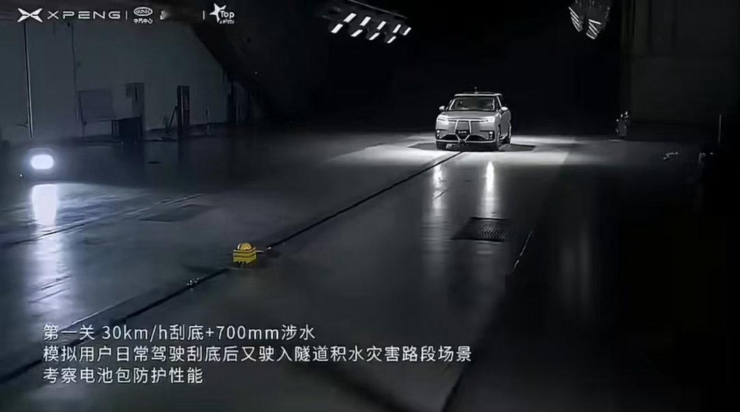 看完央视对小鹏GX的点评，真的感触很深，高端新能源的内卷，终于彻底变天了。从前大